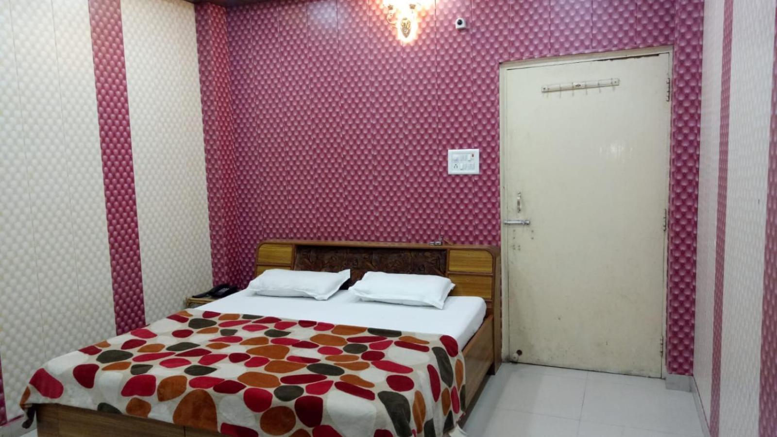 Hotel Shiv Ganga Rishikesh Bagian luar foto